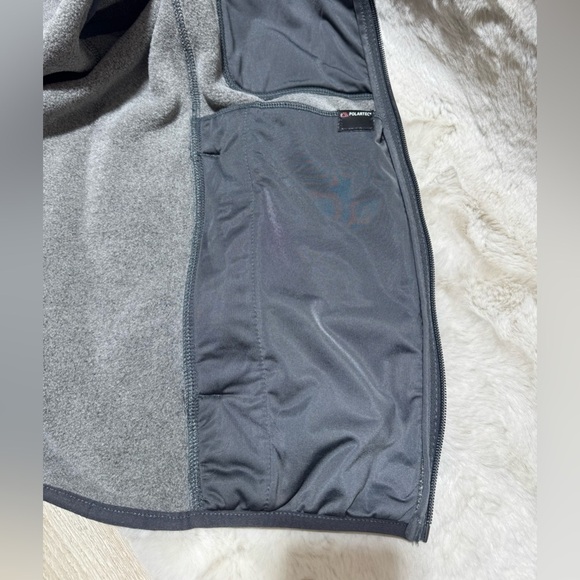 Duluth Trading Men's Two Harbors Polartec Fleece Vest pockets in/out Medium gray - Picture 13 of 13